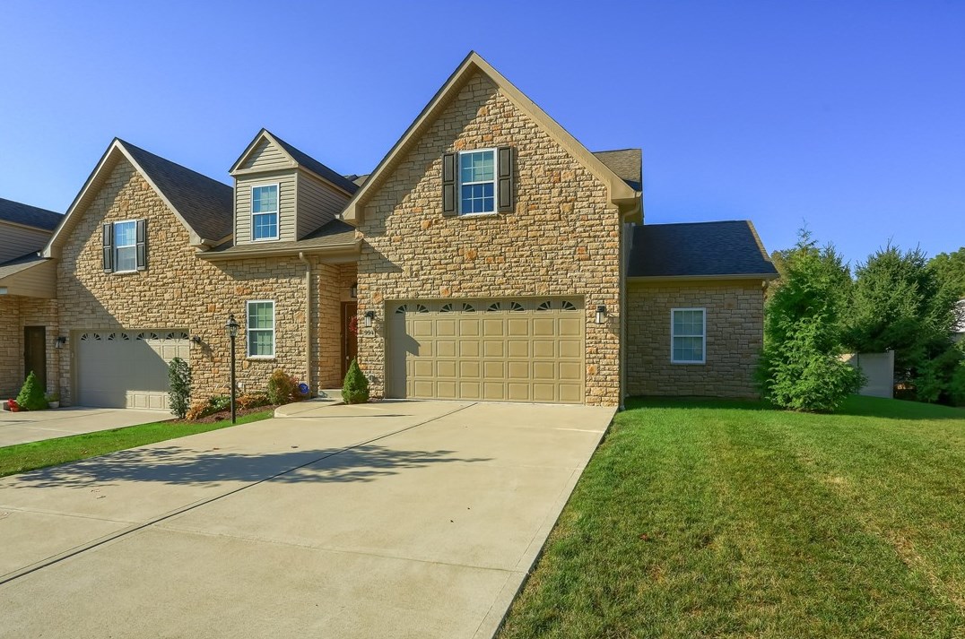 994 Surrey Woods Dr North, Canonsburg, PA 15317