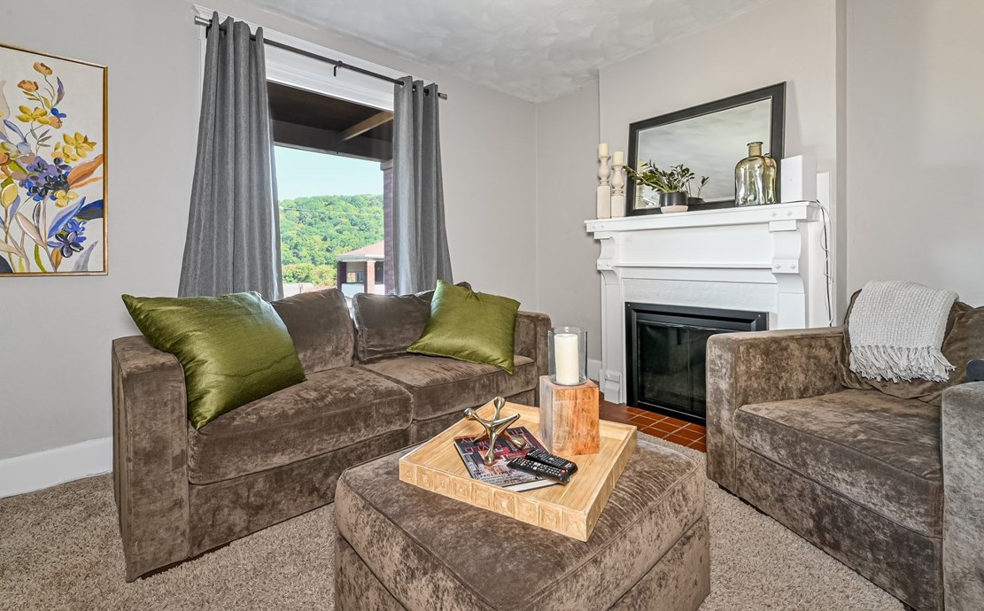 180 Oak St, Ambridge, PA 15003