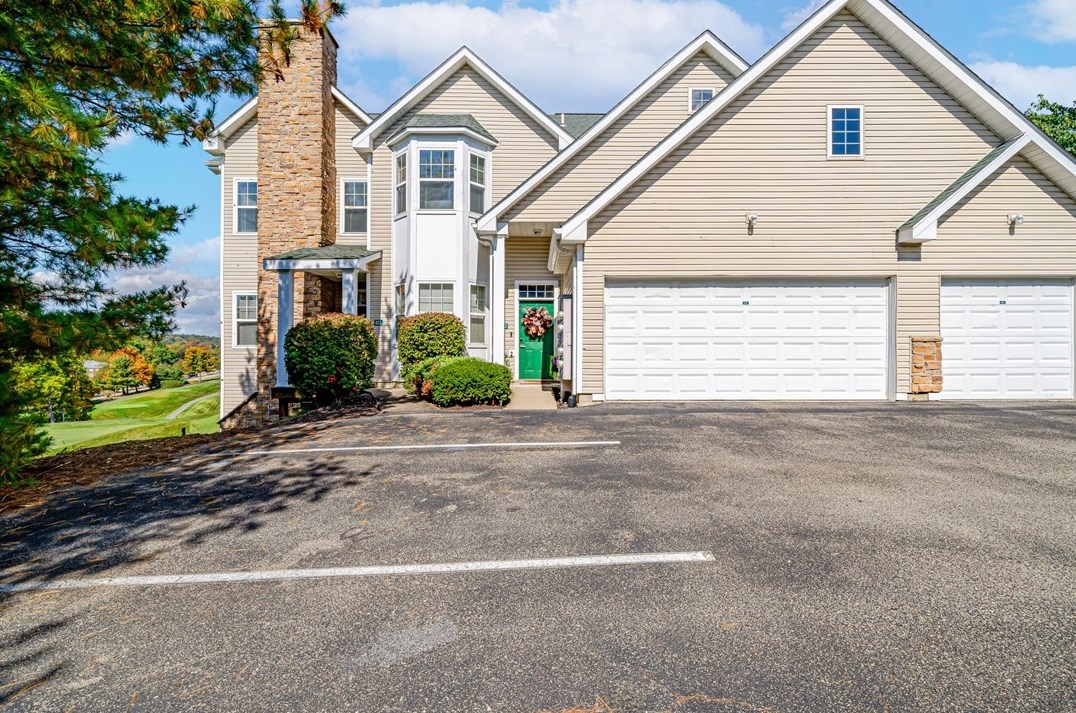 832 Eagle Pointe Dr, Canonsburg PA  15317-7519 exterior