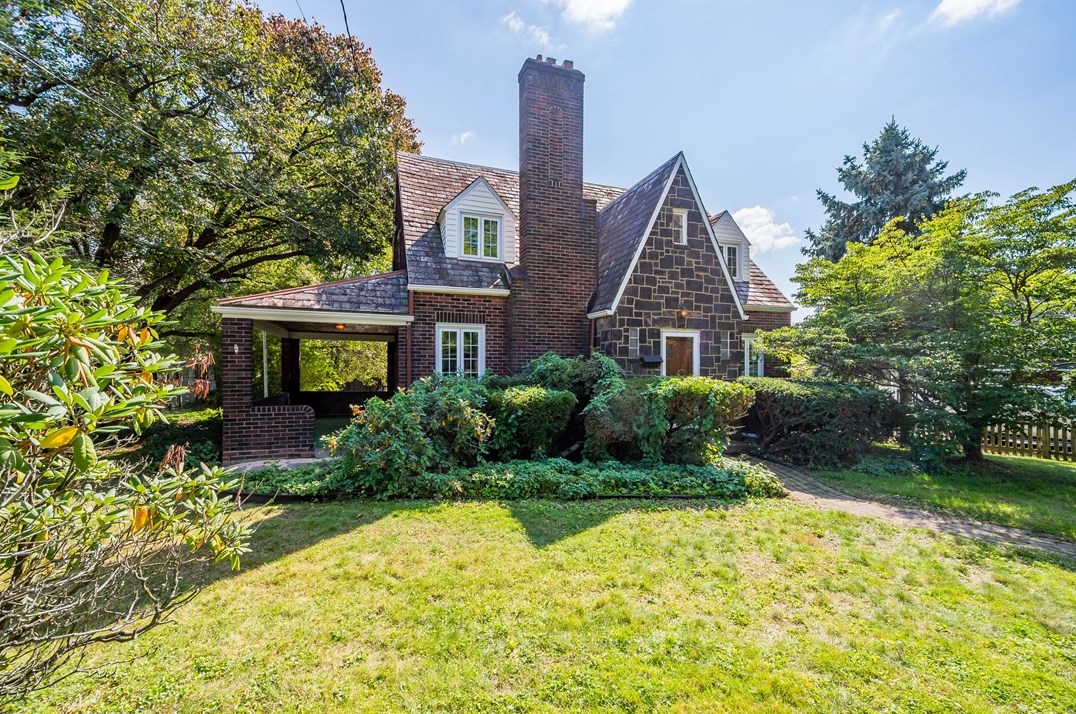 1001 Taylor St, North Versailles, PA 15137-2129