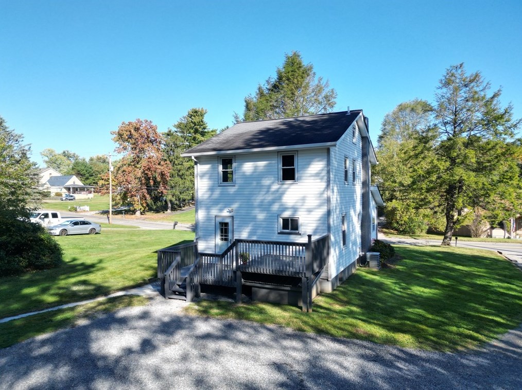 1450 Conway Wallrose Rd, Freedom PA  15042-2410 exterior