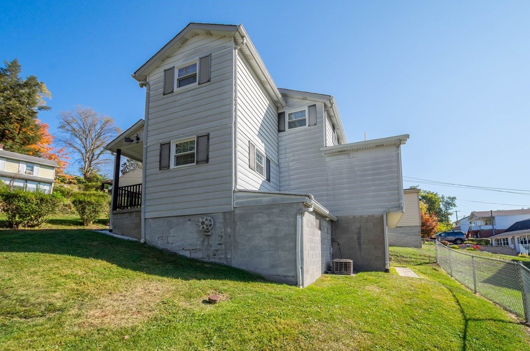 683 1st Ave, Bridgeville, PA 15017