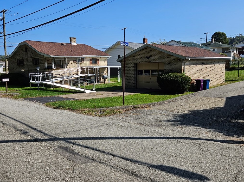601 Memorial Dr, New Kensington, PA 15068