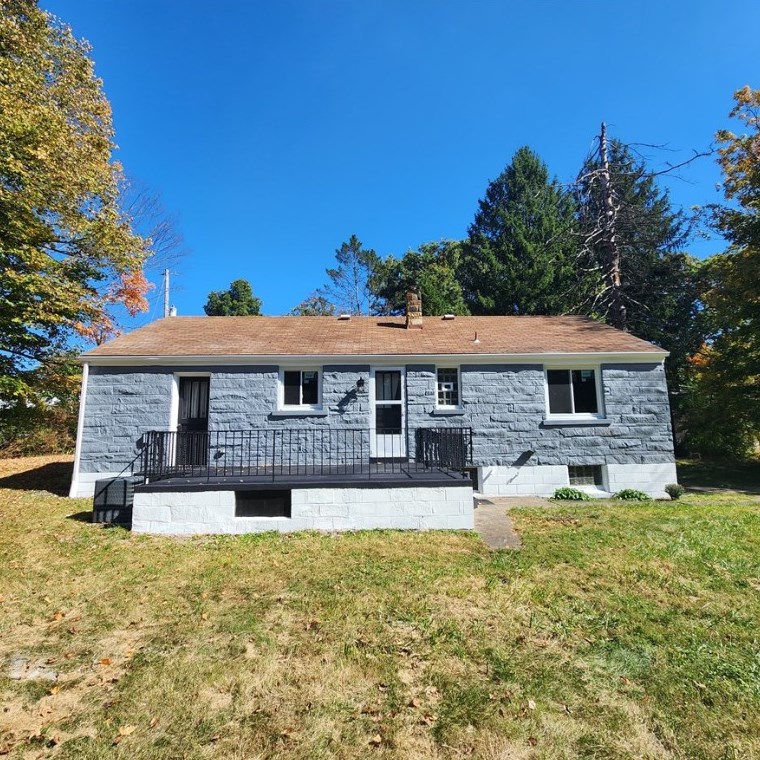 124 Saunders Station Rd, Trafford, PA 15085