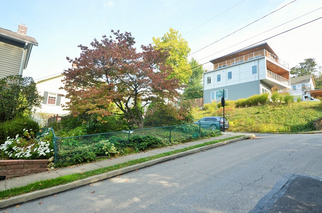 303 Highland Ln, Sewickley, PA 15143