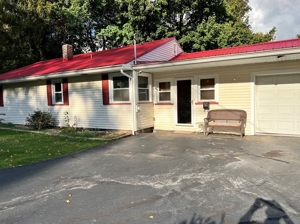 39 N 3rd St, Greenville, PA 16125