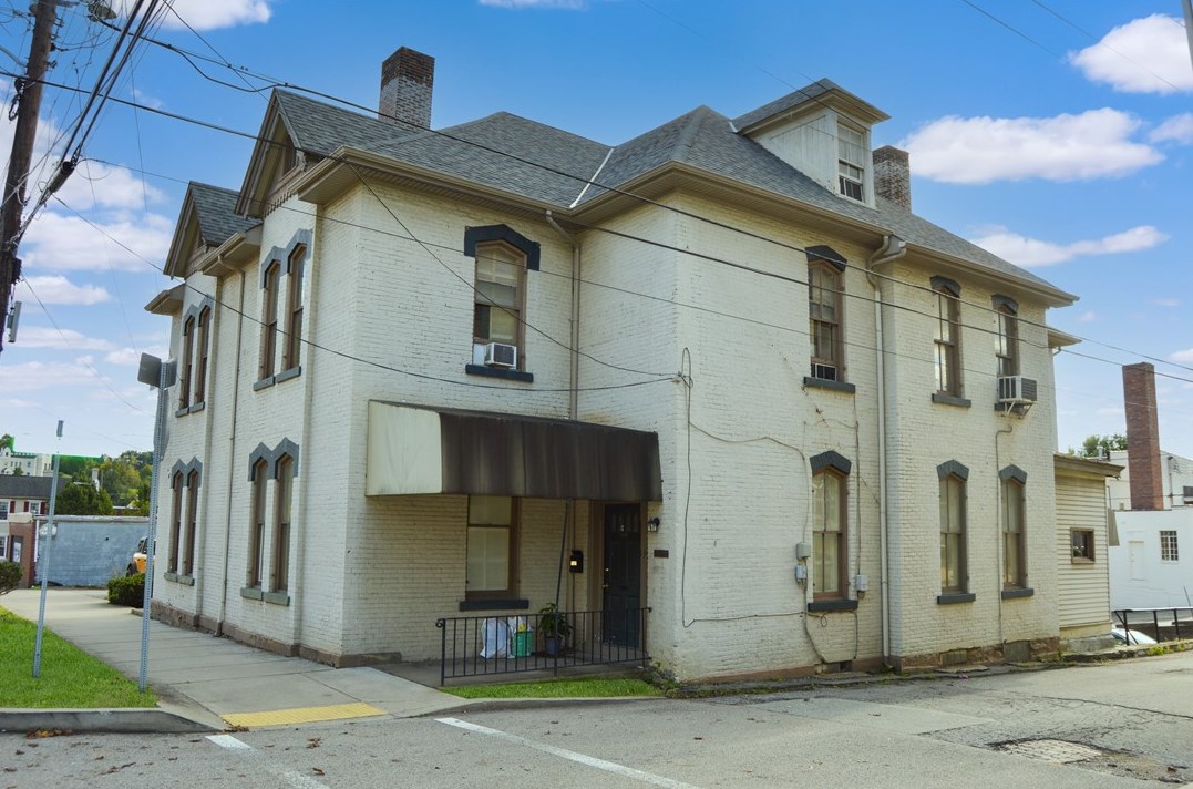 135 College St, Washington, PA 15301-6713