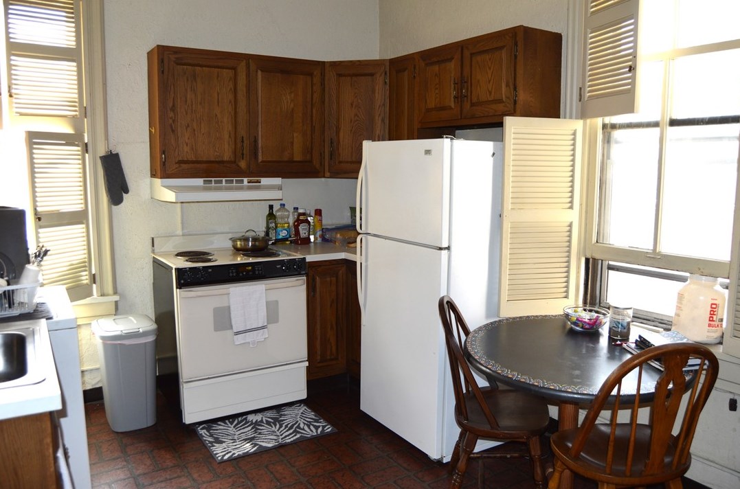 135 College St, Washington PA  15301-6713 exterior