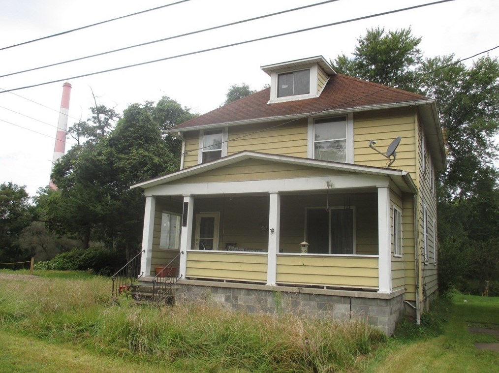 1360 5th St, Seward, PA 15954