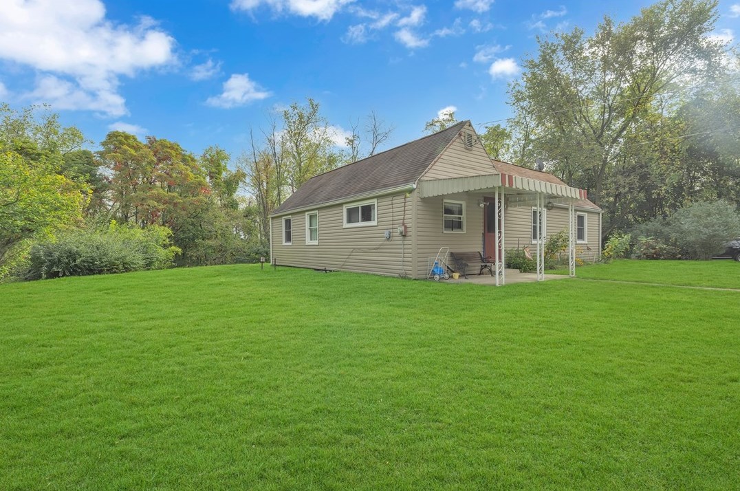 297 Willowbrook Dr, Industry, PA 15052-1949