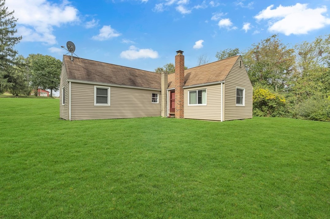 297 Willowbrook Dr, Industry PA  15052-1949 exterior