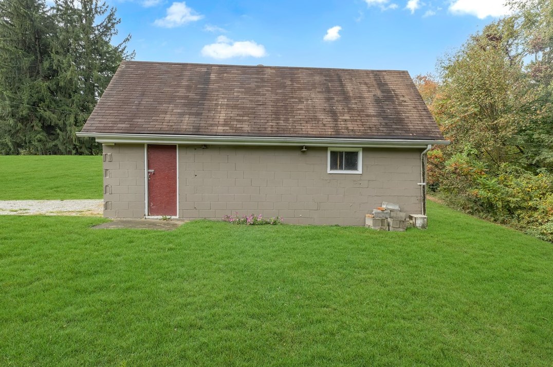297 Willowbrook Dr, Industry PA  15052-1949 exterior