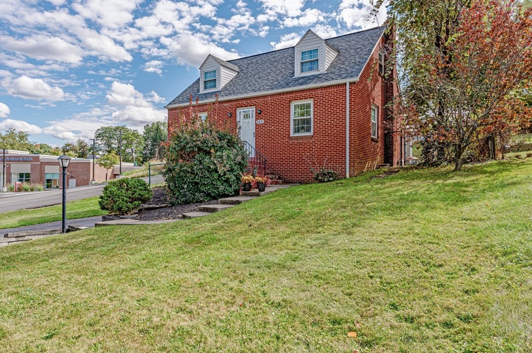 2431 Park Rd, Bethel Park, PA 15102-3667