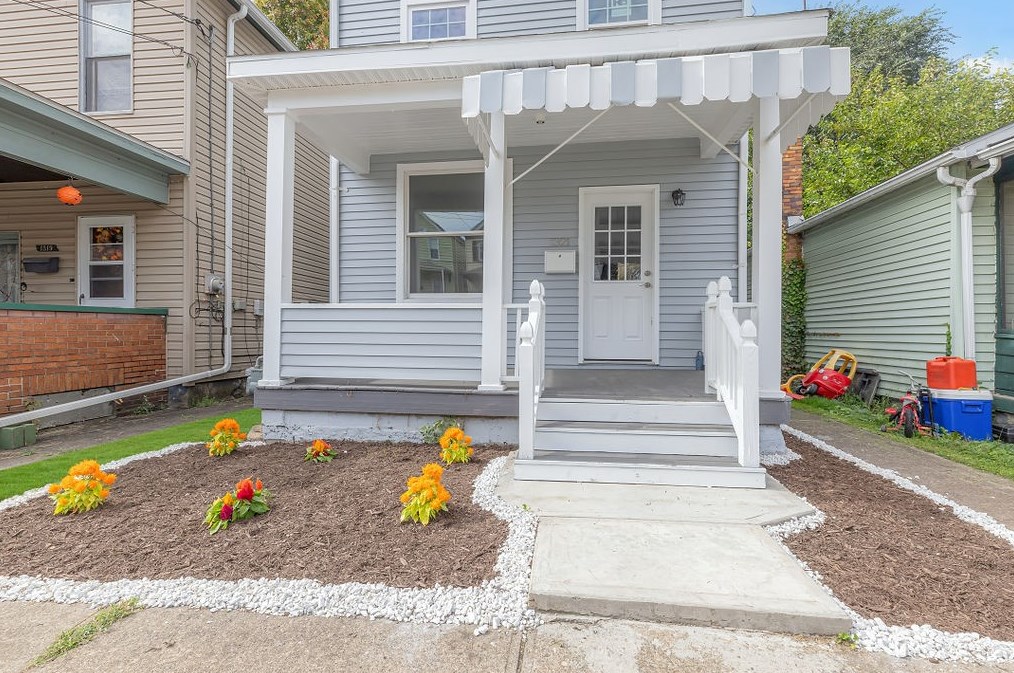 1321 4th Ave, Beaver Falls PA  15010-4247 exterior