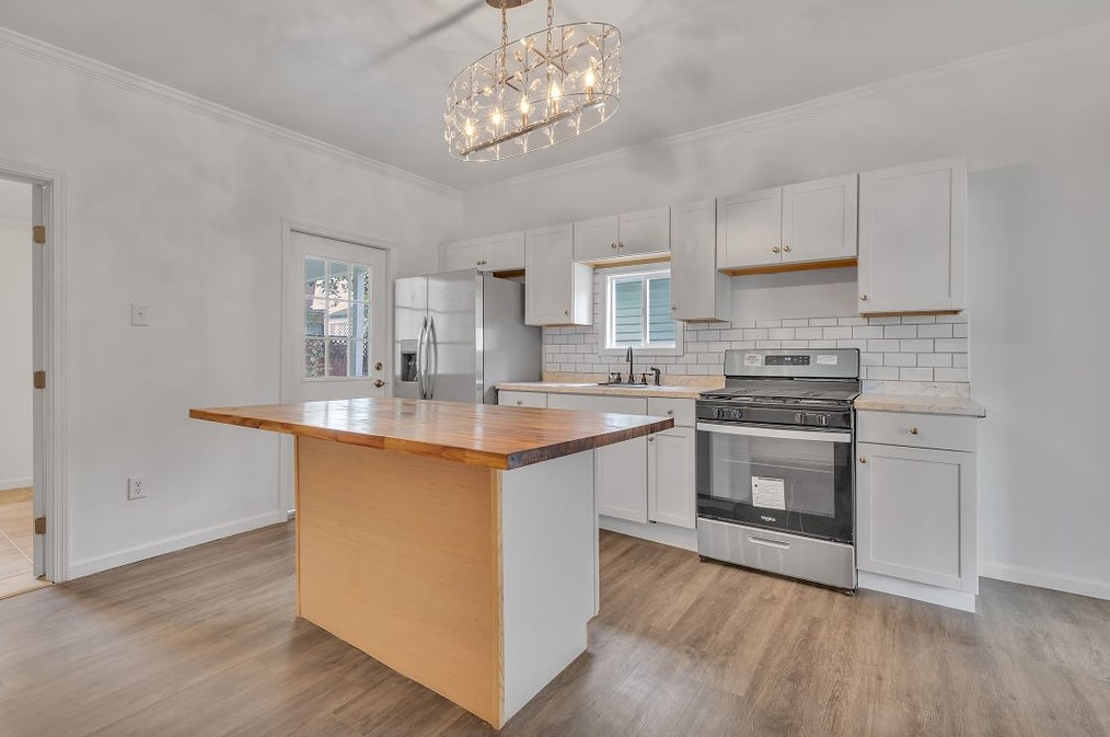 1321 4th Ave, Beaver Falls PA  15010-4247 exterior