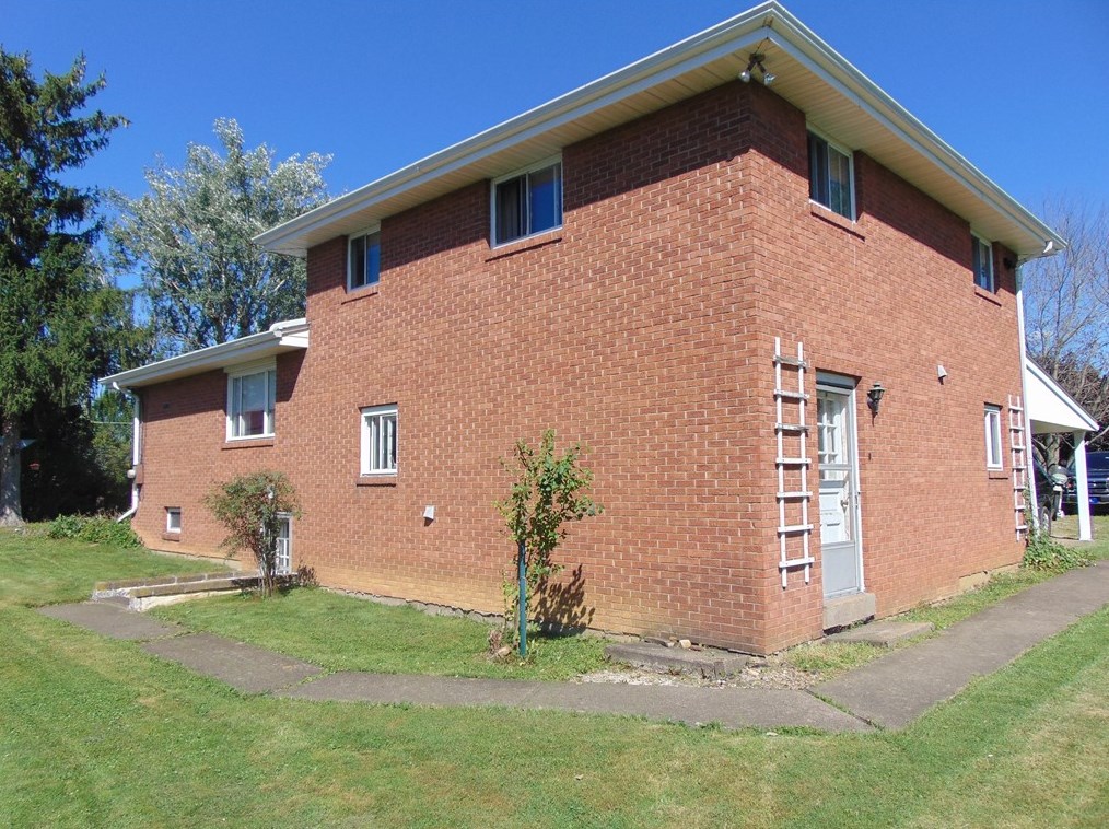 760 Skylark Dr, Connellsville, PA 15425