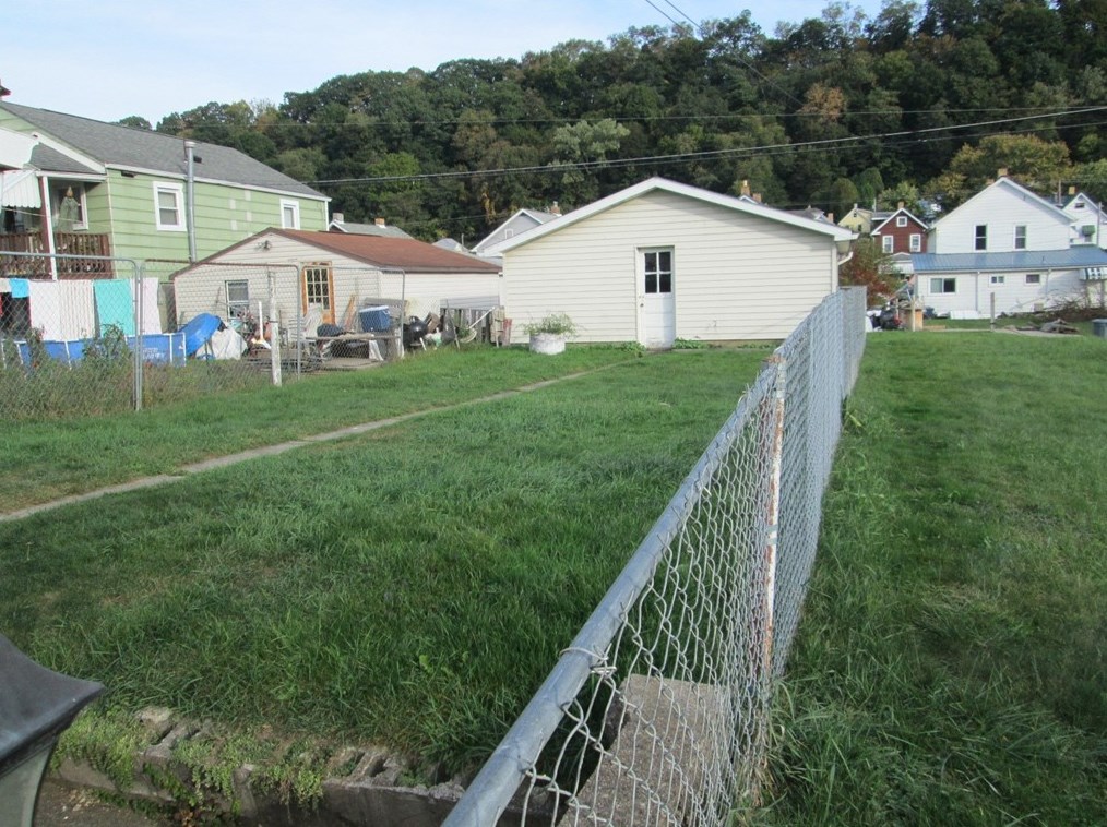 812 5th Ave, Ford City, PA 16226