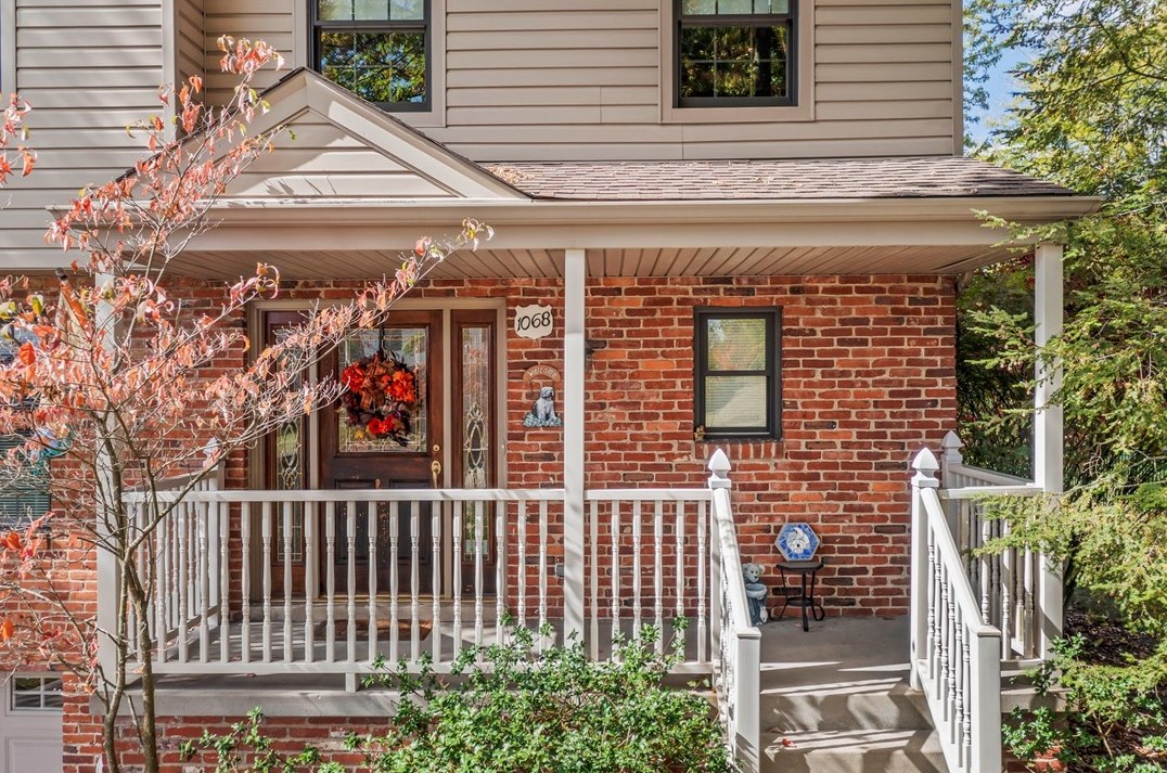 1068 Fox Terrier Dr, Bethel Park, PA 15102-3270