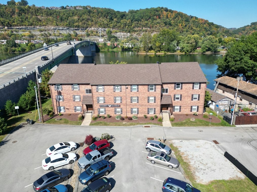 39 Huston Rd, Oakmont, PA 15139