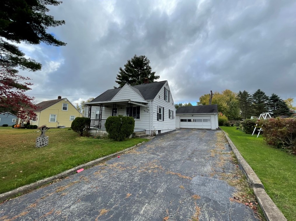 1006 Park St, Hermitage, PA 16146