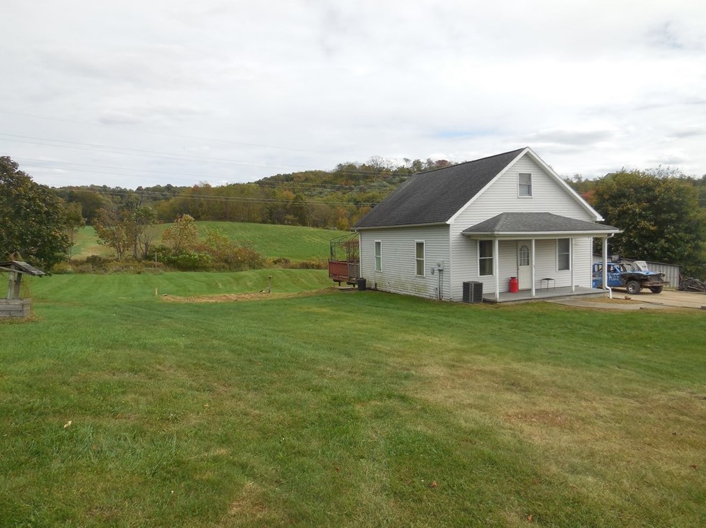 4183 Old Pittsburgh Rd, Wampum, PA 16157