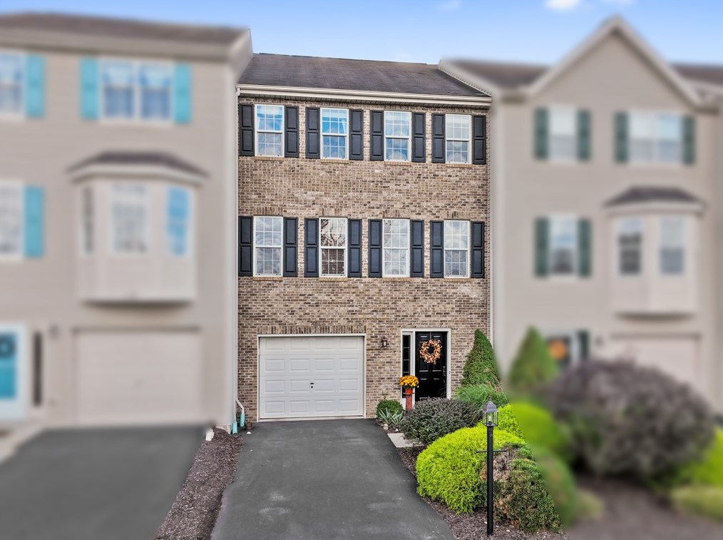 1061 Royal Dr North, Canonsburg, PA 15317