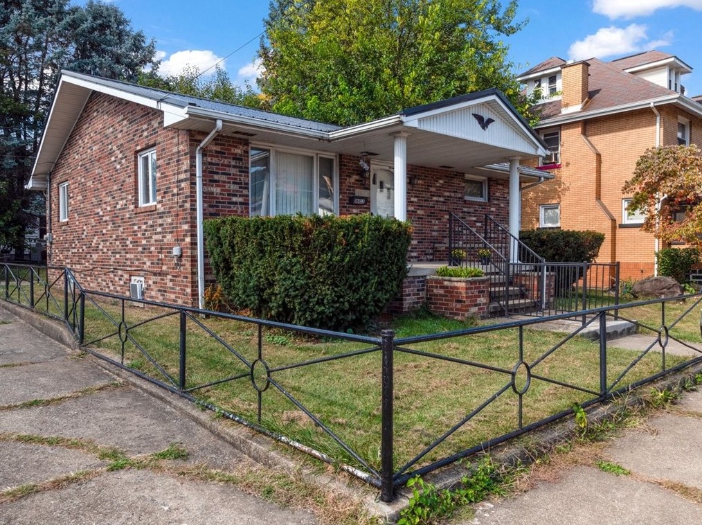 1603 5th Ave, Beaver Falls, PA 15010