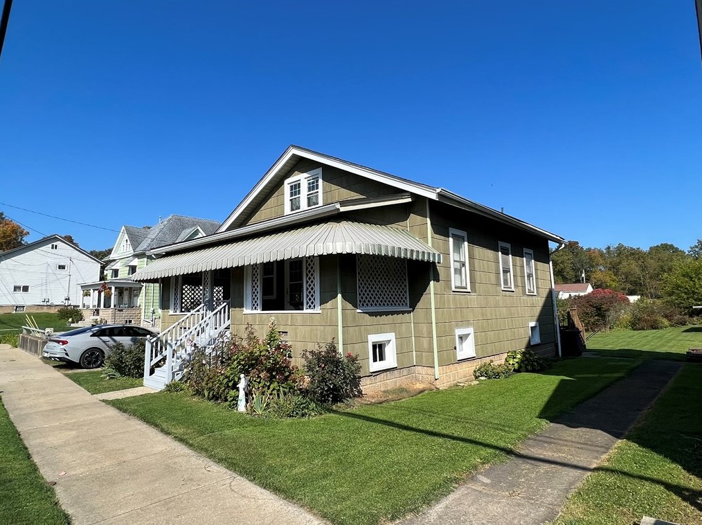 1017 E Main St, Rural Valley, PA 16249