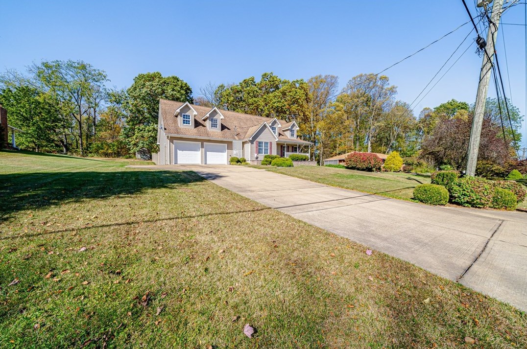 315 Mccabe Dr, Greensburg, PA 15601-1049