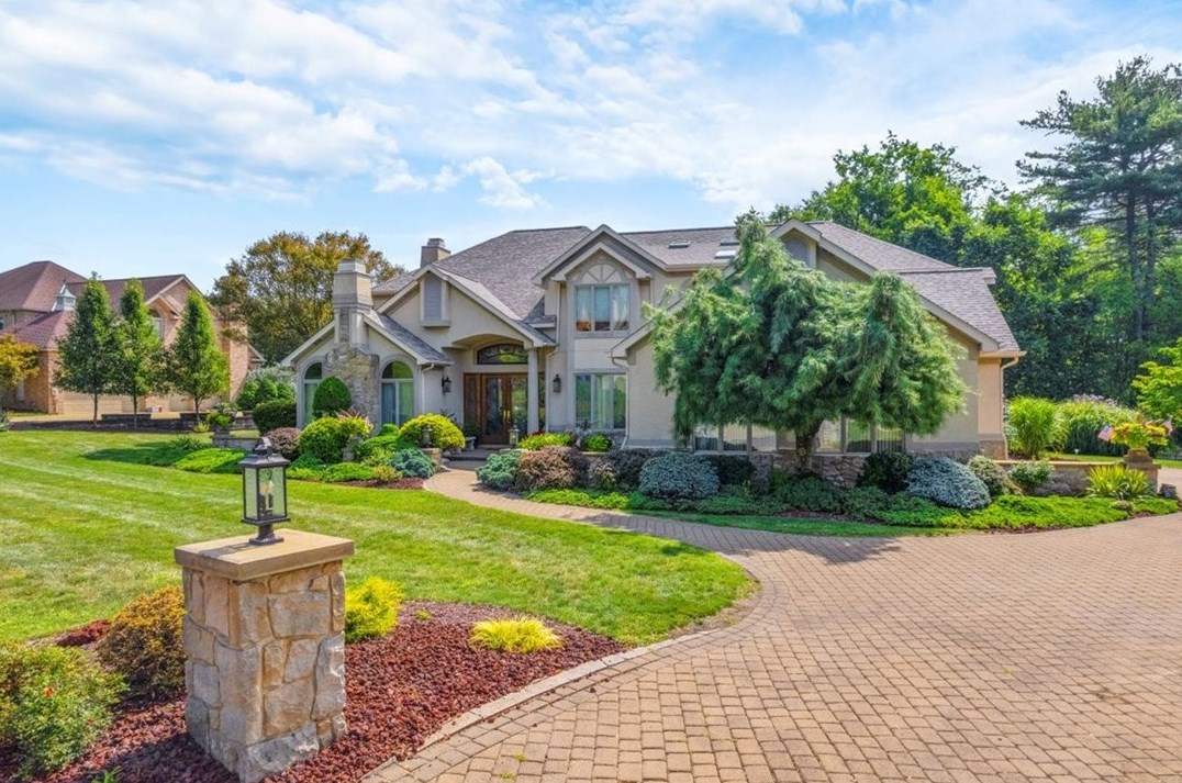 100 Camberly Dr, Monroeville, PA 15146-1805