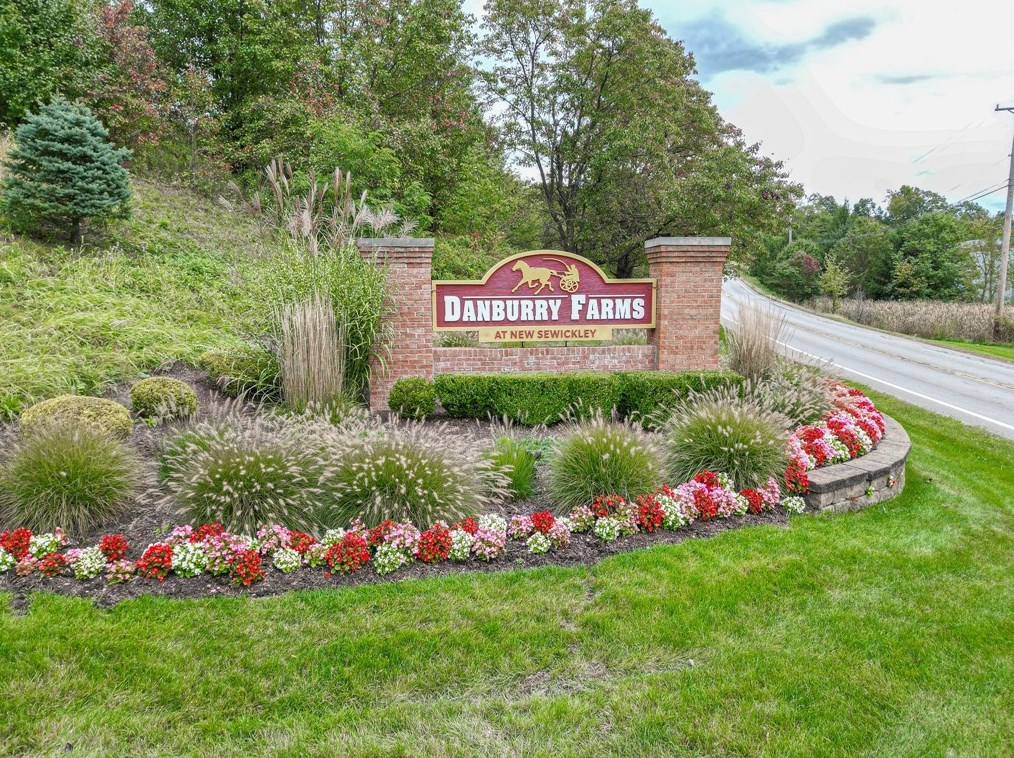 141 Carriage Dr, Freedom PA 15042-2856 exterior