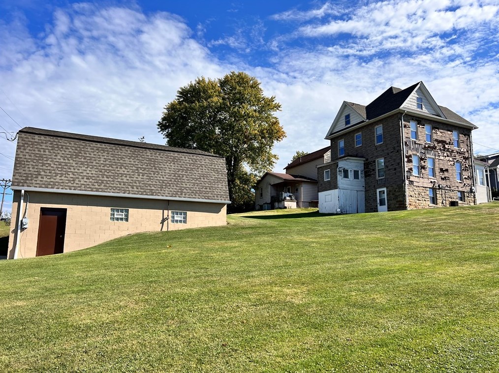 41 Lyman Ave, Washington, PA 15301-3039