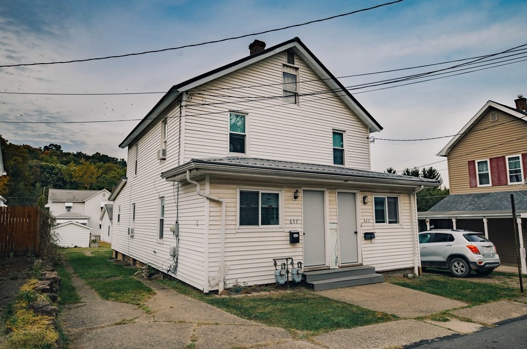 655 Shryock Ave, Indiana, PA 15701-1873