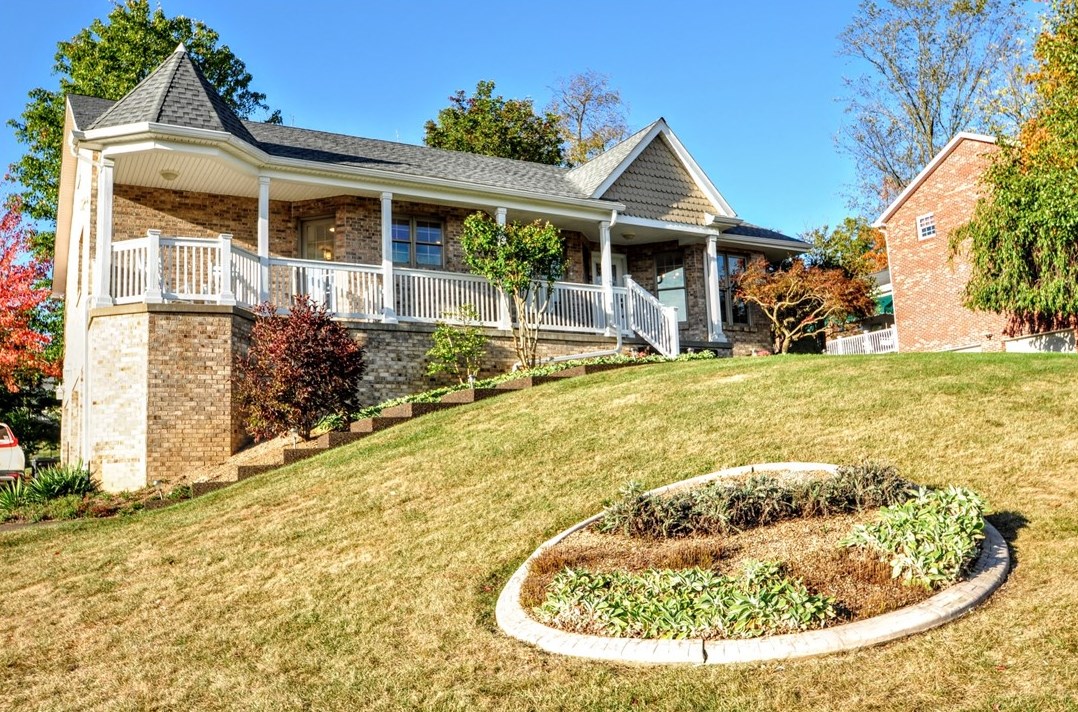 114 Cedar Ln, Houston, PA 15342-1202