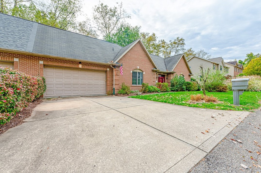 110 Lucca Ln, Oakmont, PA 15139