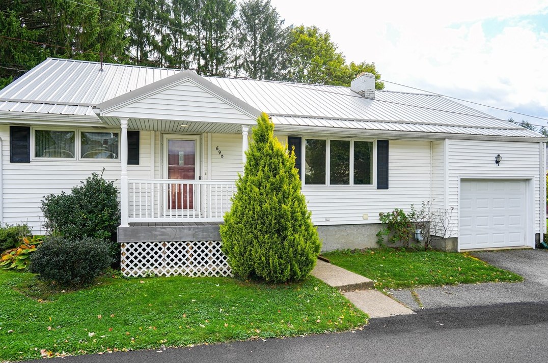 690 Diamond Ave, Indiana, PA 15701-3127