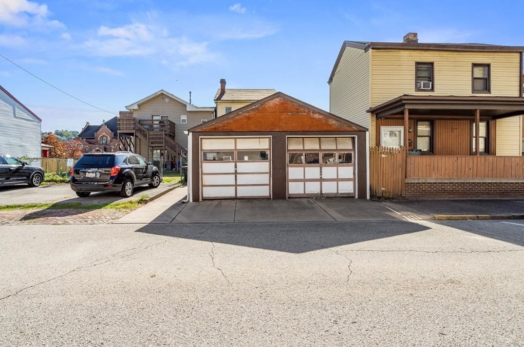 112 N Main St, Penn Hills, PA 15215