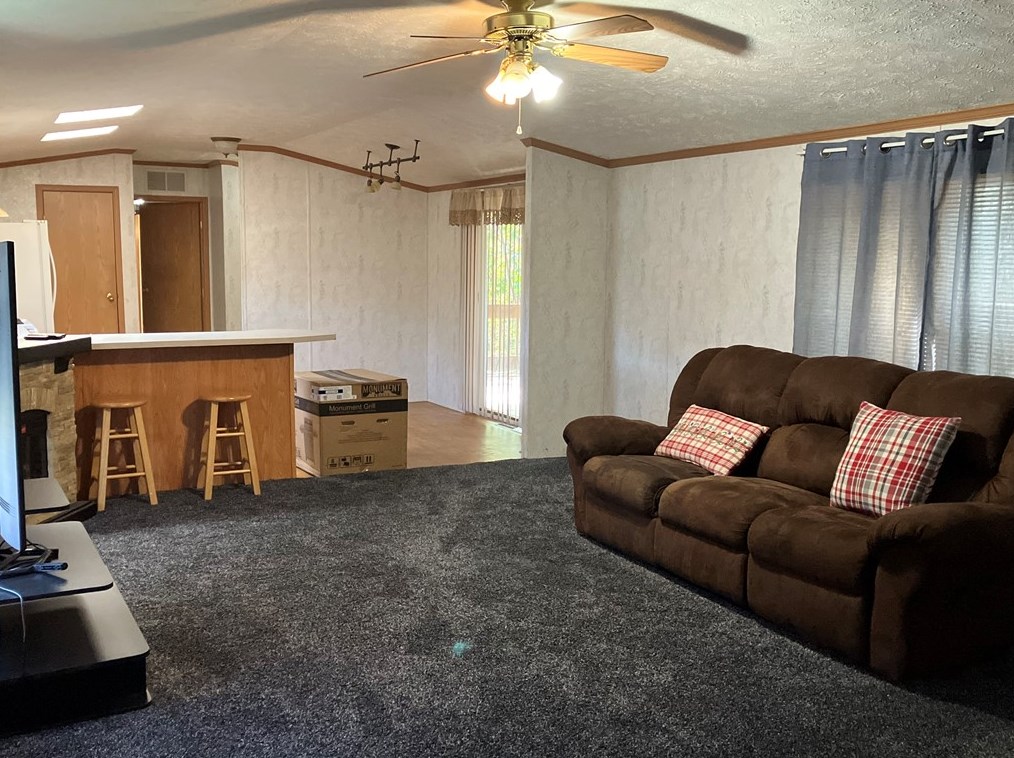 191 Falls Church Rd, Imperial, PA 15126