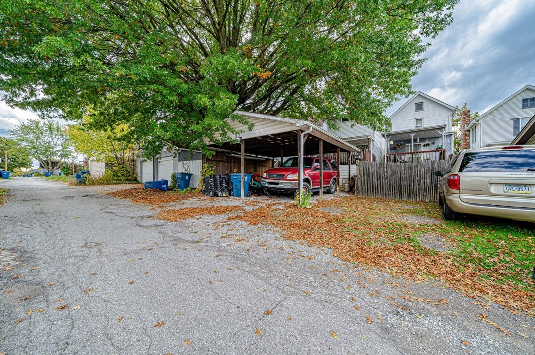 208 5 St, Youngwood PA  15697-1318 exterior