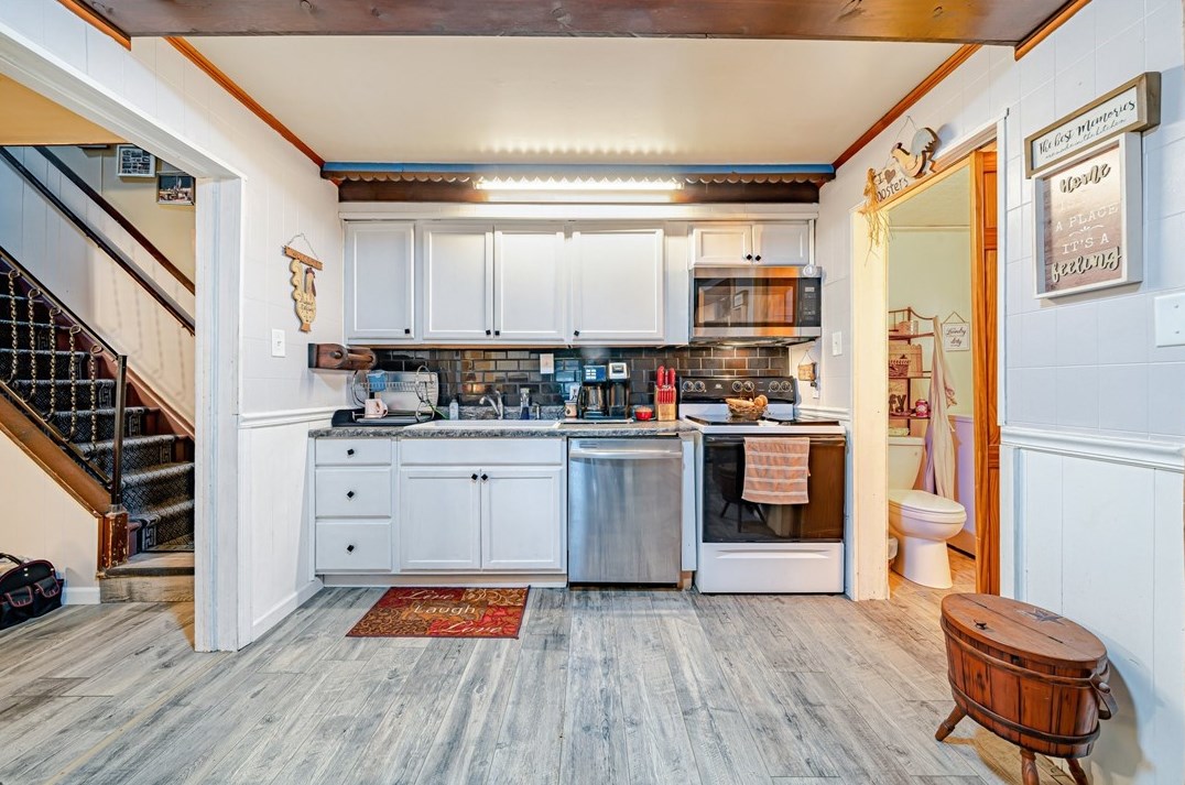 208 5 St, Youngwood PA  15697-1318 exterior