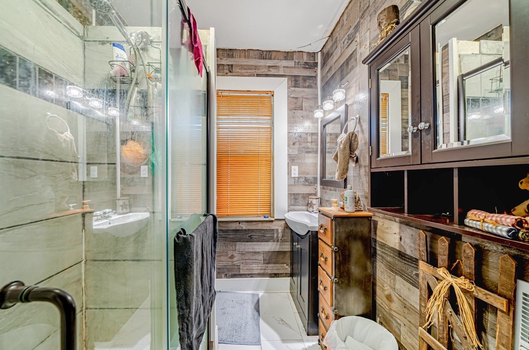 208 5 St, Youngwood PA  15697-1318 exterior