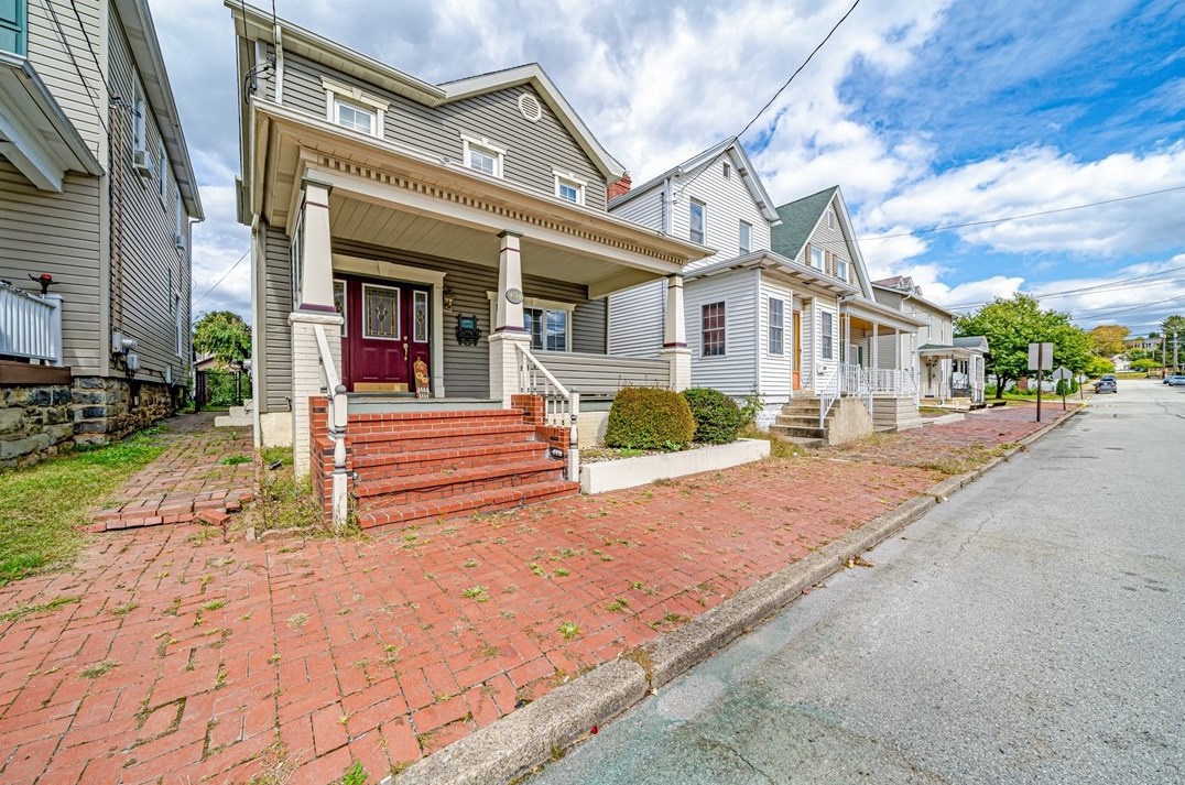 404 Chestnut St, Latrobe, PA 15650