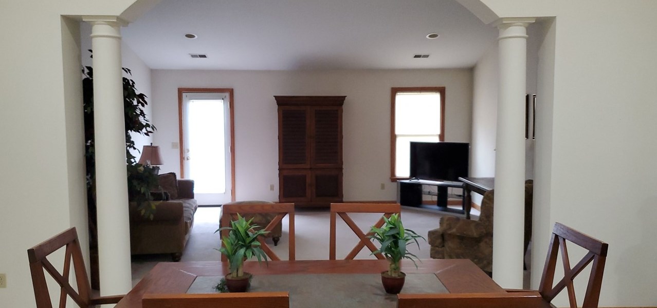 136 Abbey Rd, New Castle, PA 16105-1022