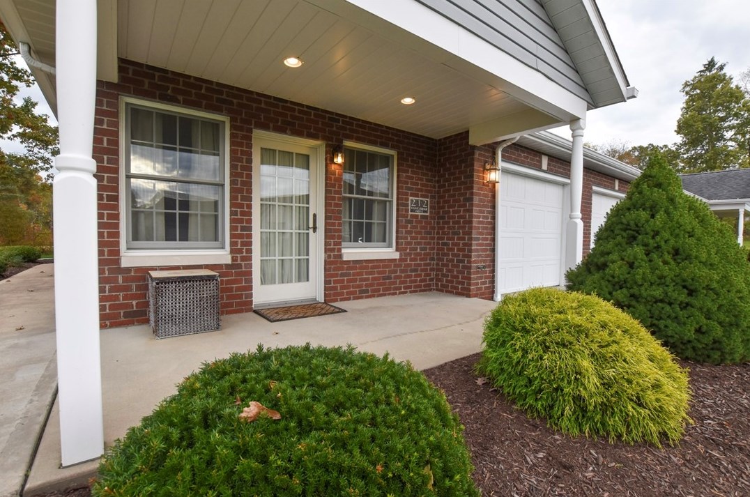 212 Stoneybrook Dr, Cabot, PA 16023-2136
