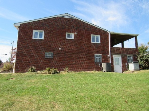 1236 Overlook Dr, Washington PA  15301-5836 exterior