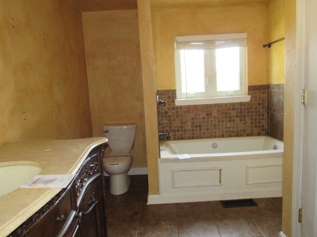 1236 Overlook Dr, Washington PA  15301-5836 exterior