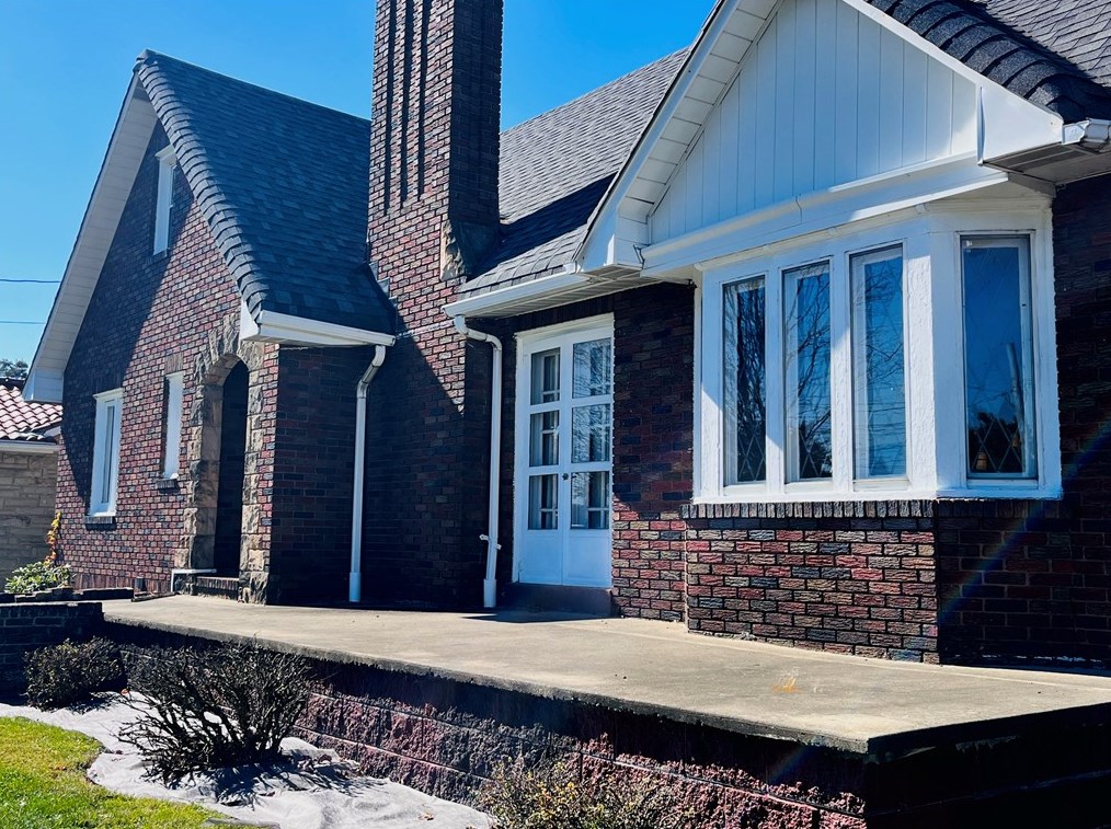 751 Shenango Rd, Beaver Falls, PA 15010