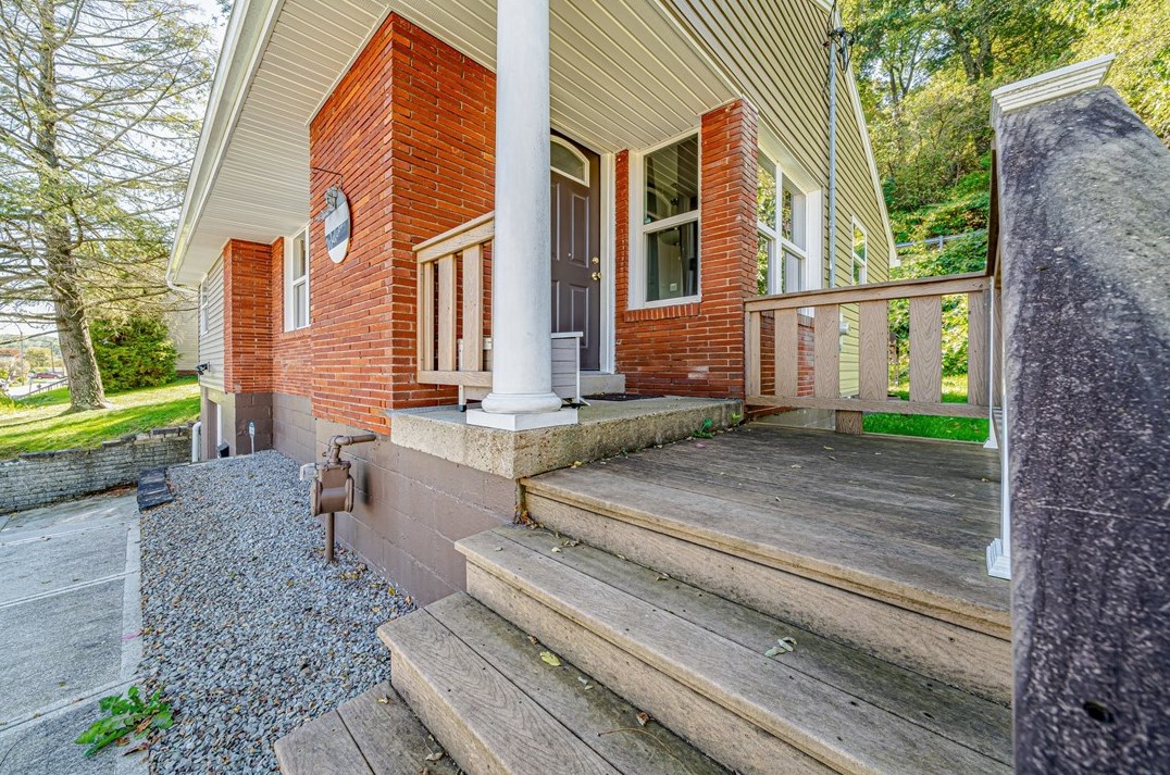 2314 Locust St, Greensburg, PA 15601-5548