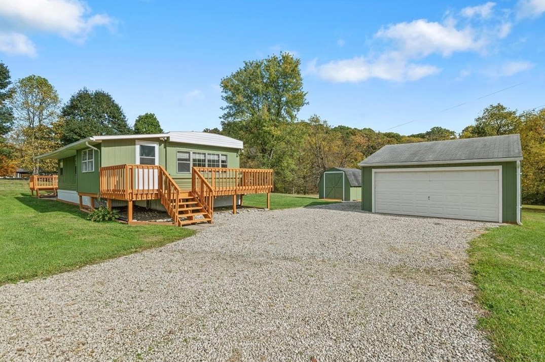 14 Shiska Ln, Clinton, PA 15026