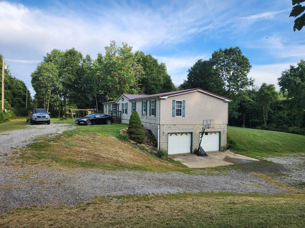 154 Stennett Ln, Kittanning, PA 16201